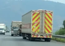 engavetamento entre caminhões